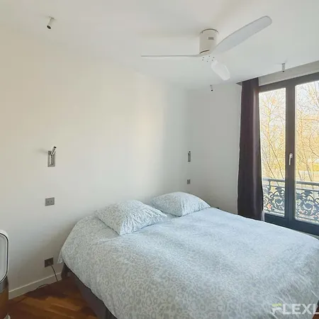 Superb Spacious Located At Mont Cenis * Paříž