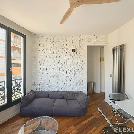 Superb Spacious Located At Mont Cenis Париж