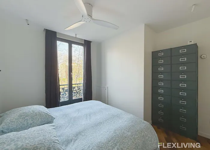 Superb Spacious Located At Mont Cenis Appartamento Parigi