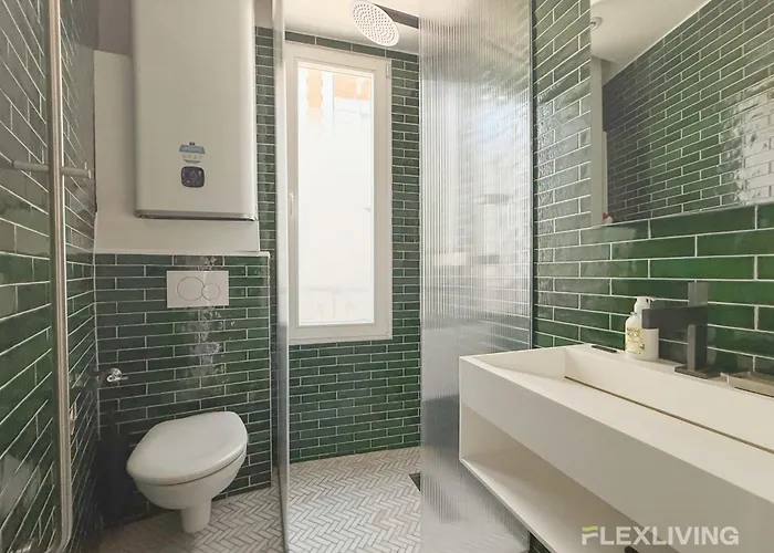Superb Spacious Located At Mont Cenis Parigi