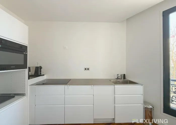 Superb Spacious Located At Mont Cenis