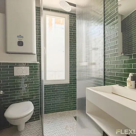 Superb Spacious Located At Mont Cenis Paris